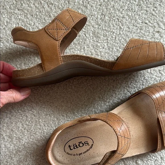 Taos tan women’s Leather Sandals - Picture 8 of 8